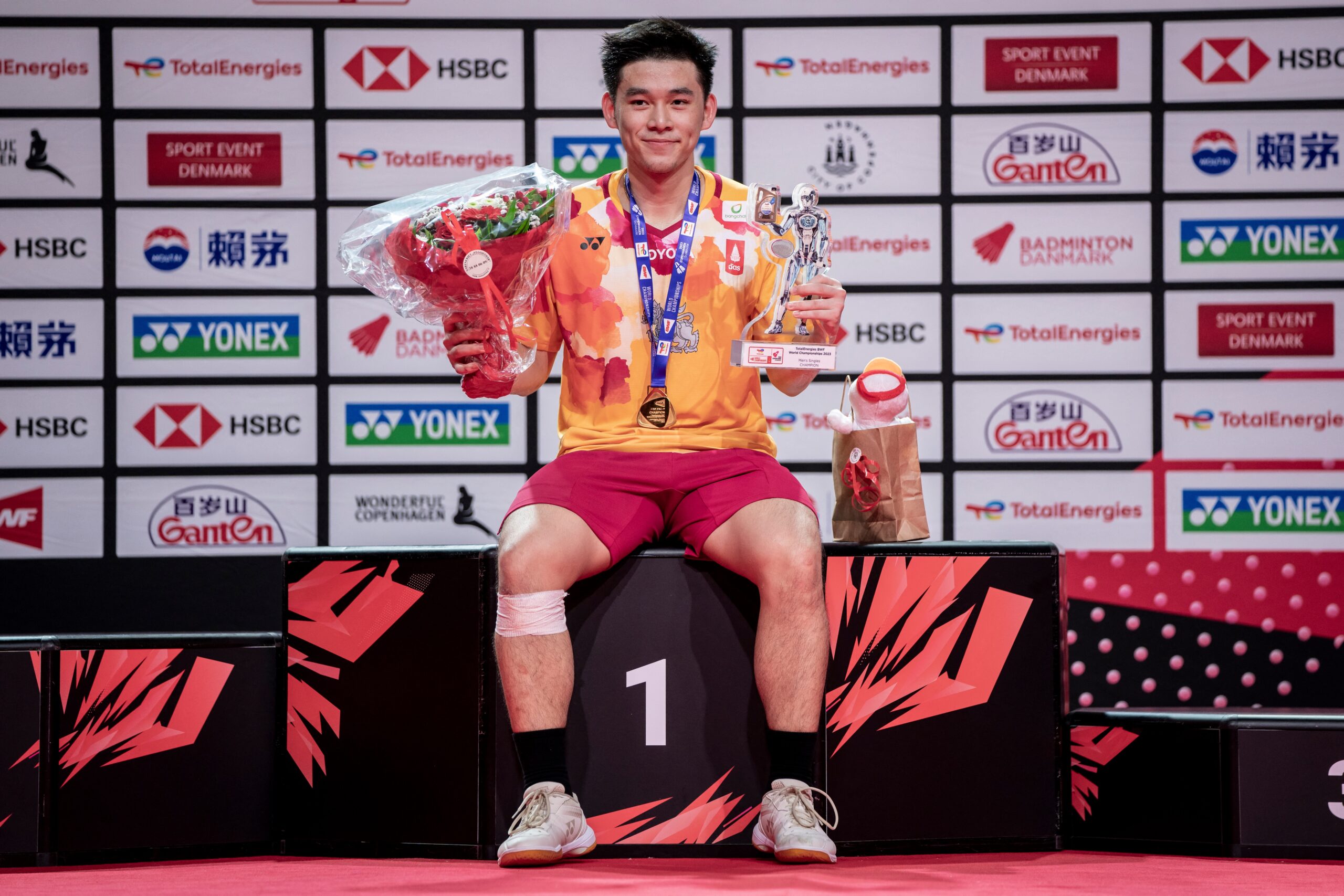 Thailand’s Kunlavut Vitidsarn Spills Blood To Win Badminton World Crown