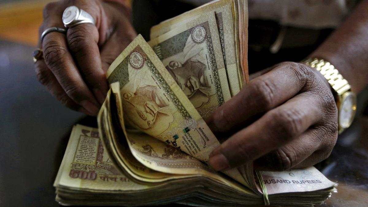 Rupee falls 8 paise in early trade