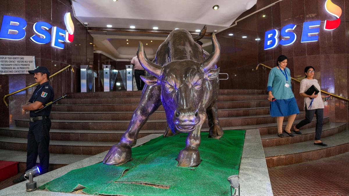 Sensex, Nifty fall for 3rd day as U.S. rating downgrade triggers global equity sell-off