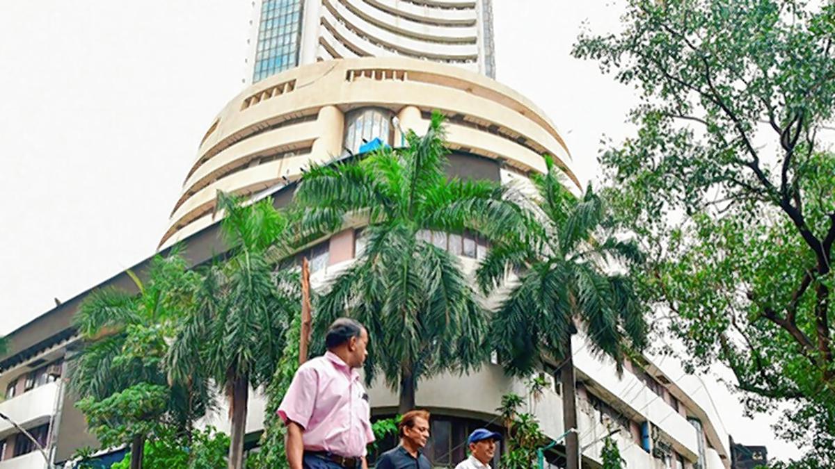 Sensex declines 161 points in early trade on sluggish global trends