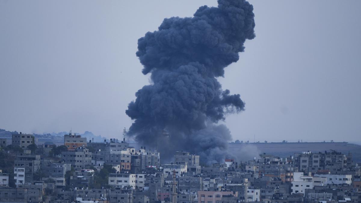 Israeli air strikes pound Gaza as death toll climbs on both sides