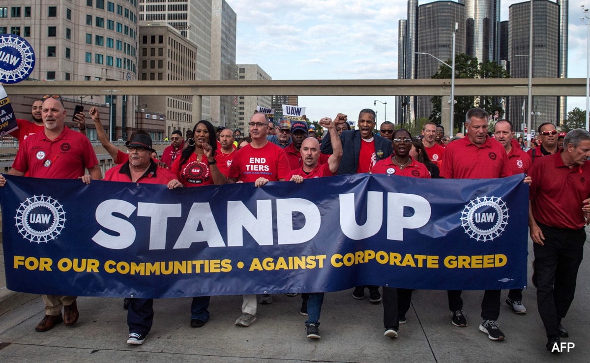 Stellantis, Striking US Auto Workers Reach Tentative Deal After 44 Days