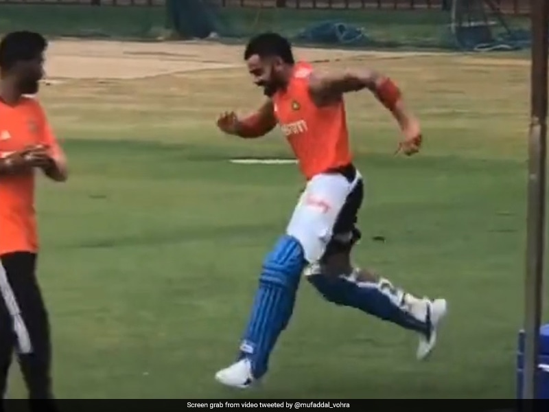 Virat Kohli Runs Hilariously During Team India’s Net Session, Fans Compare It To His ‘Water Boy’ Role. Watch