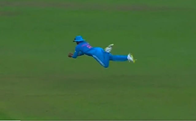 India vs Bangladesh: Ravindra Jadeja Pulls Off Stunner, Makes Hilarious Gesture Towards Teammates During Cricket World Cup 2023 – Watch