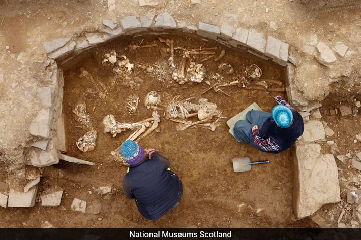 14 Skeletons Found In Ruined 5,000-Year-Old Neolithic Tomb In Scotland