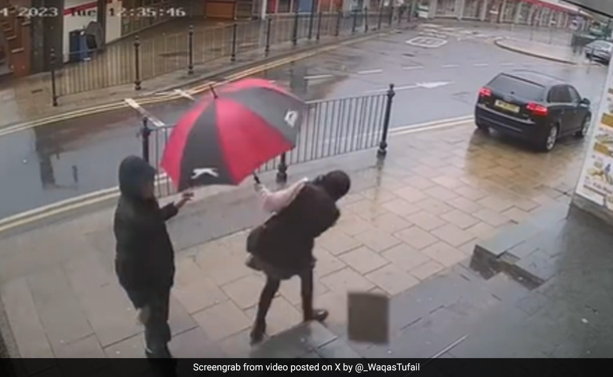 Hijab-Wearing Woman Attacked In Broad Daylight In UK, Internet Calls It ‘Appalling”