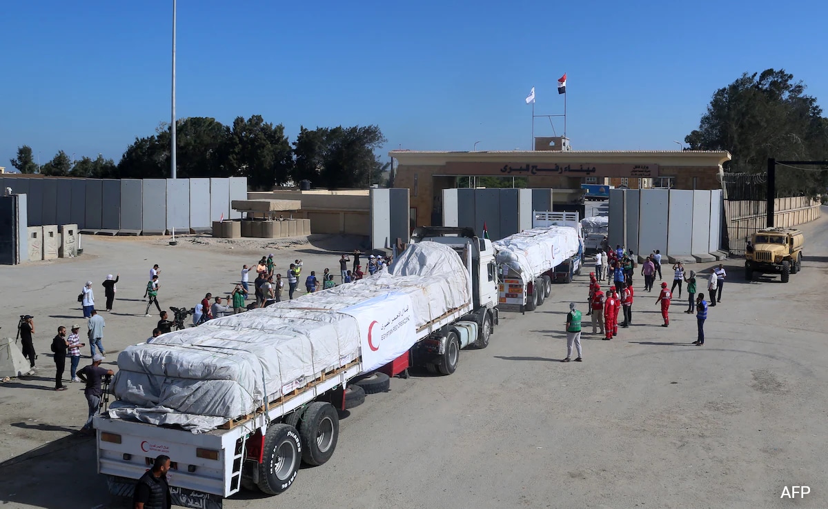 First Aid Trucks Enter Besieged Gaza From Egypt