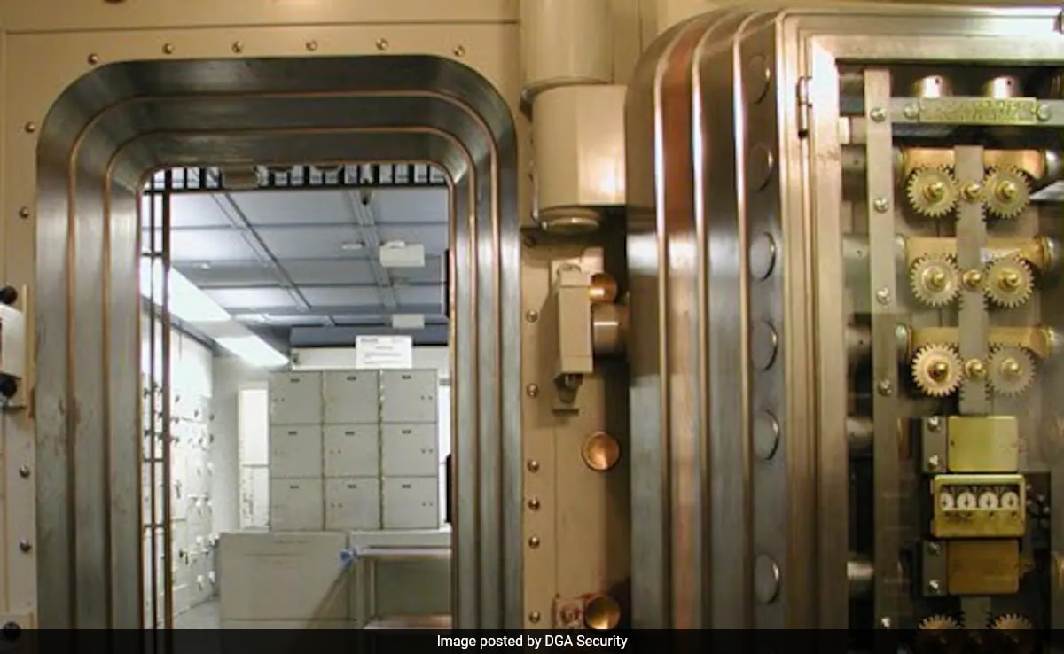 Customer Freed After Being Locked Inside Vault For 10 Hours In US