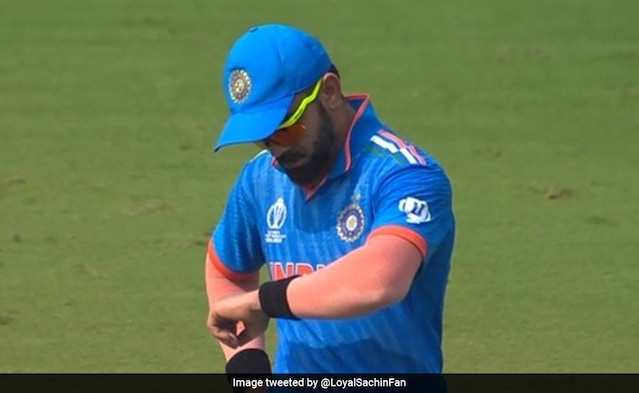 India vs Pakistan: Virat Kohli Taunts Mohammad Rizwan Over Time Wasting. Clock Gesture Goes Viral During Cricket World Cup 2023 – Watch