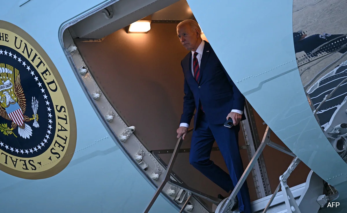 Joe Biden Jokes About Turbulent Boeing