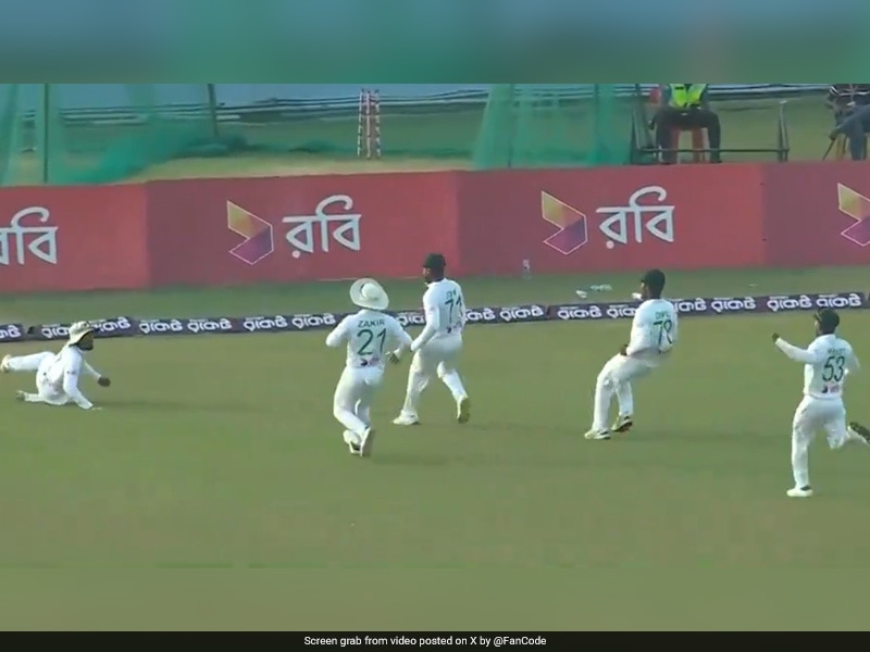 “Lagaan Ki Team”: Five Bangladesh Players Run To Save Boundary vs SL, Internet Can’t Stop Trolling. Watch