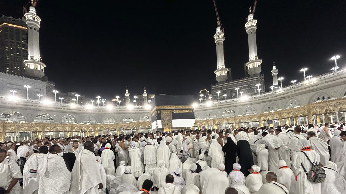 Pilgrims commence the final rites of Haj as Muslims celebrate Id al-Adha