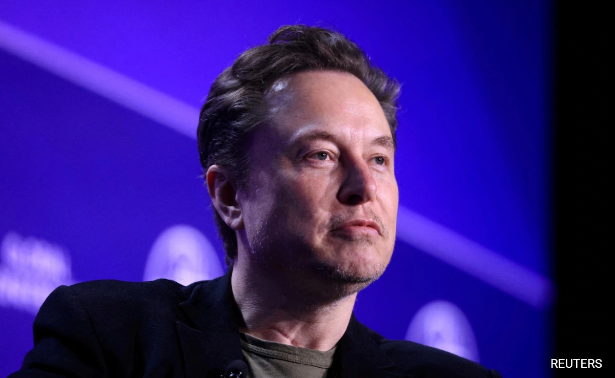 X Policy To Manually Review Users’ DMs Sparks Concerns. Elon Musk Reacts