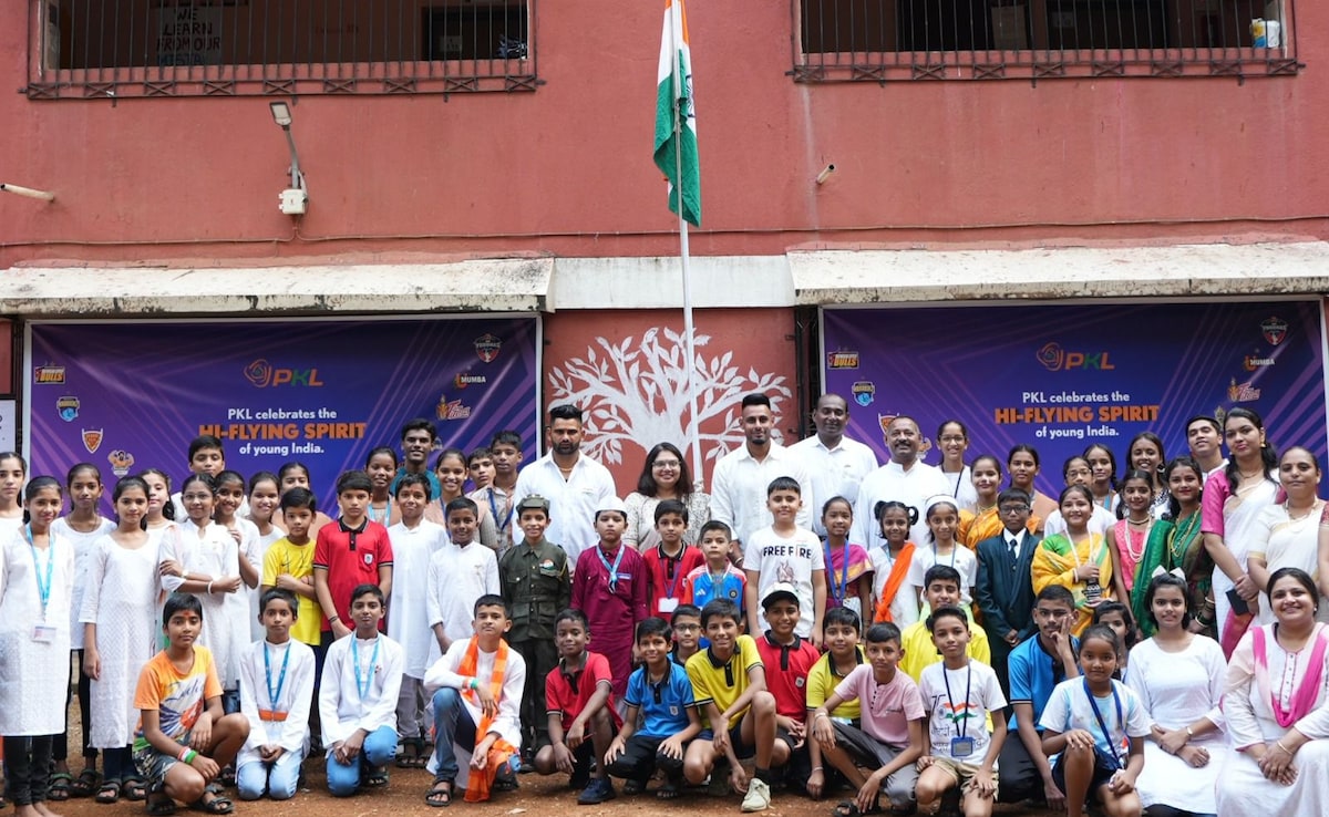 Pro Kabaddi Stars Pardeep Narwal And Maninder Singh Take Part In Special Flag Hoisting Ceremony Ahead Of PKL Season 11 Auction