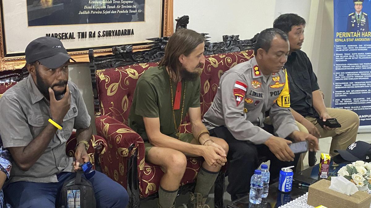 Separatist rebels release New Zealand pilot after 19 months of captivity in Indonesia’s Papua region