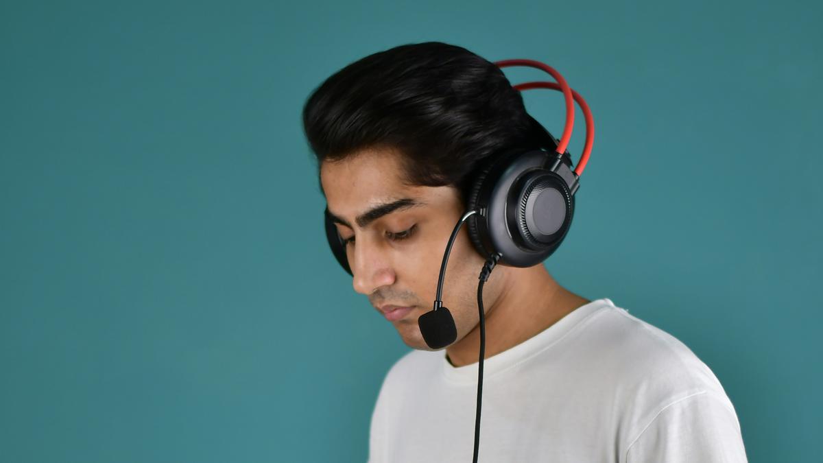 How do noise-cancelling headphones work?