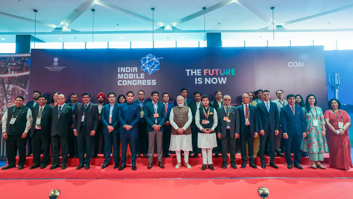 Sunil Mittal joins Ambani to pitch for satellite cos buying spectrum