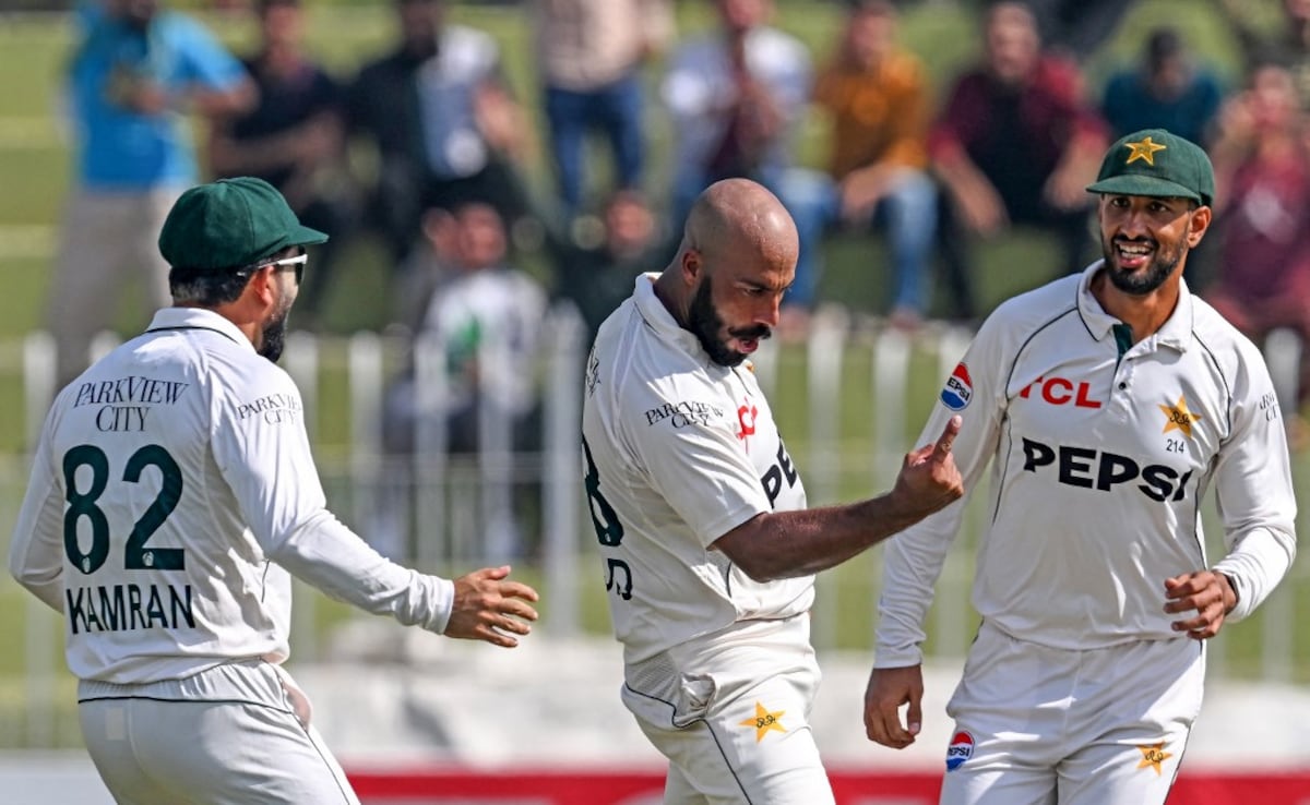 Pakistan vs England 3rd Test Day 3 LIVE Scorecard Updates