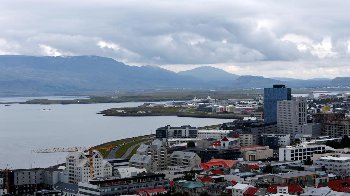 Icelanders head to polls after government collapse