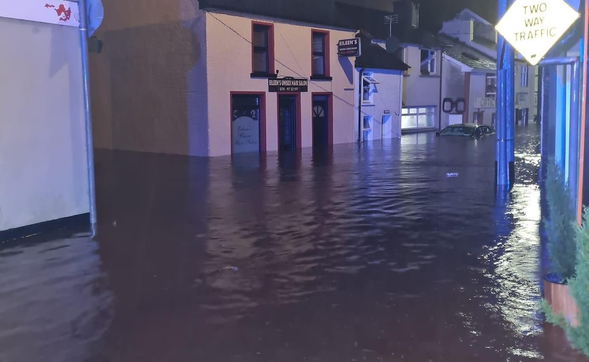 Storm Bert Strikes UK And Ireland, Brings Extreme Flooding And Travel Chaos