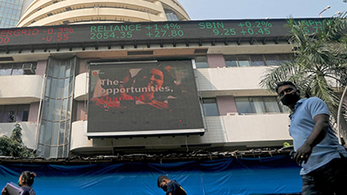 Sensex, Nifty fall for 2nd day amid foreign fund exodus, muted corporate earnings