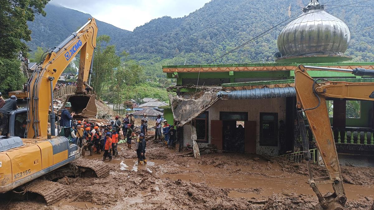 Landslide hits Indonesia’s Sumatra island, 16 dead