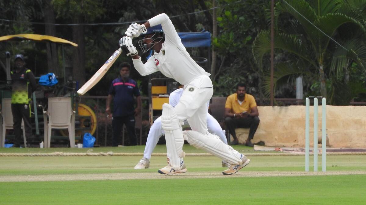 Kunnummal, Akshay score resolute half-centuries