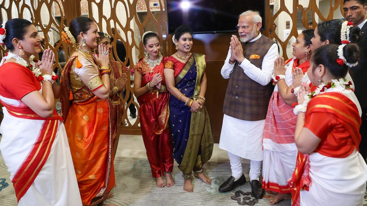PM Modi meets Indian diaspora at Guyana