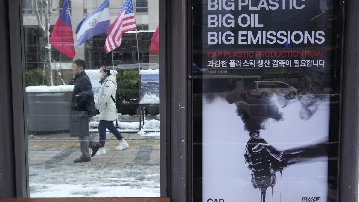 Days before deadline, plastic treaty draft highlights disagreement