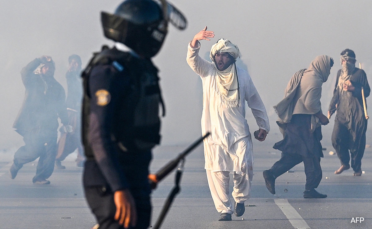 1,000 People Protesting For Imran Khan’s Released Arrested In Pakistan