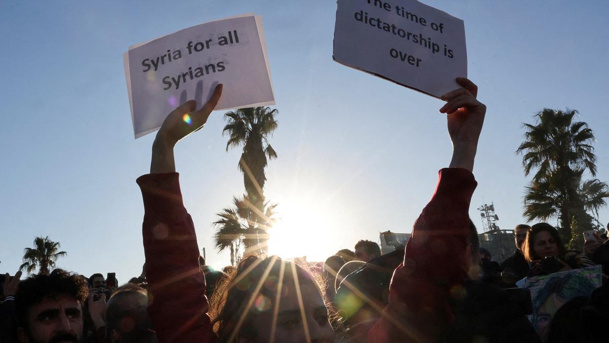 U.S. diplomats visit Syria to meet new rulers