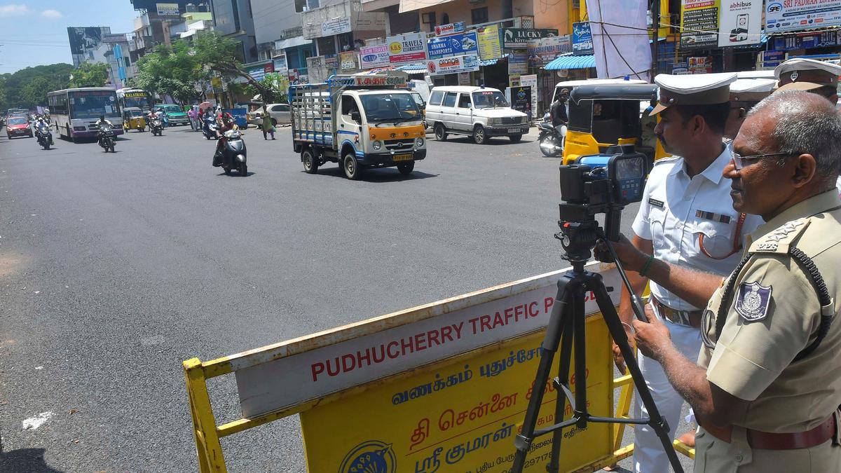 How does a speed gun work?