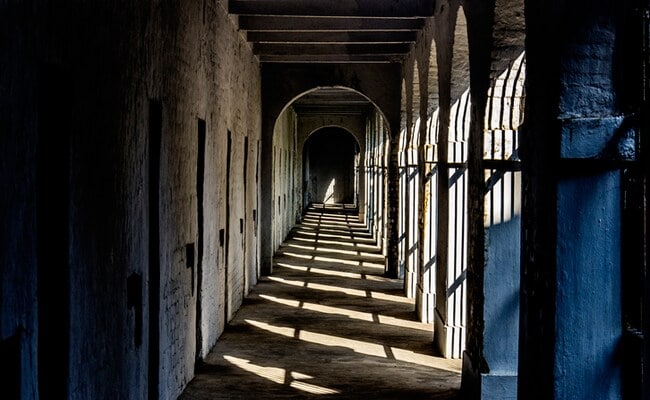 700 Bangladeshi Terrorists, Death Row Convicts Still On Run After Jailbreak