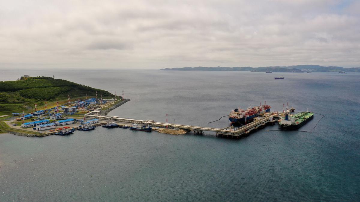 China, India seek new supplies as U.S. sanctions tighten grip on Russian oil