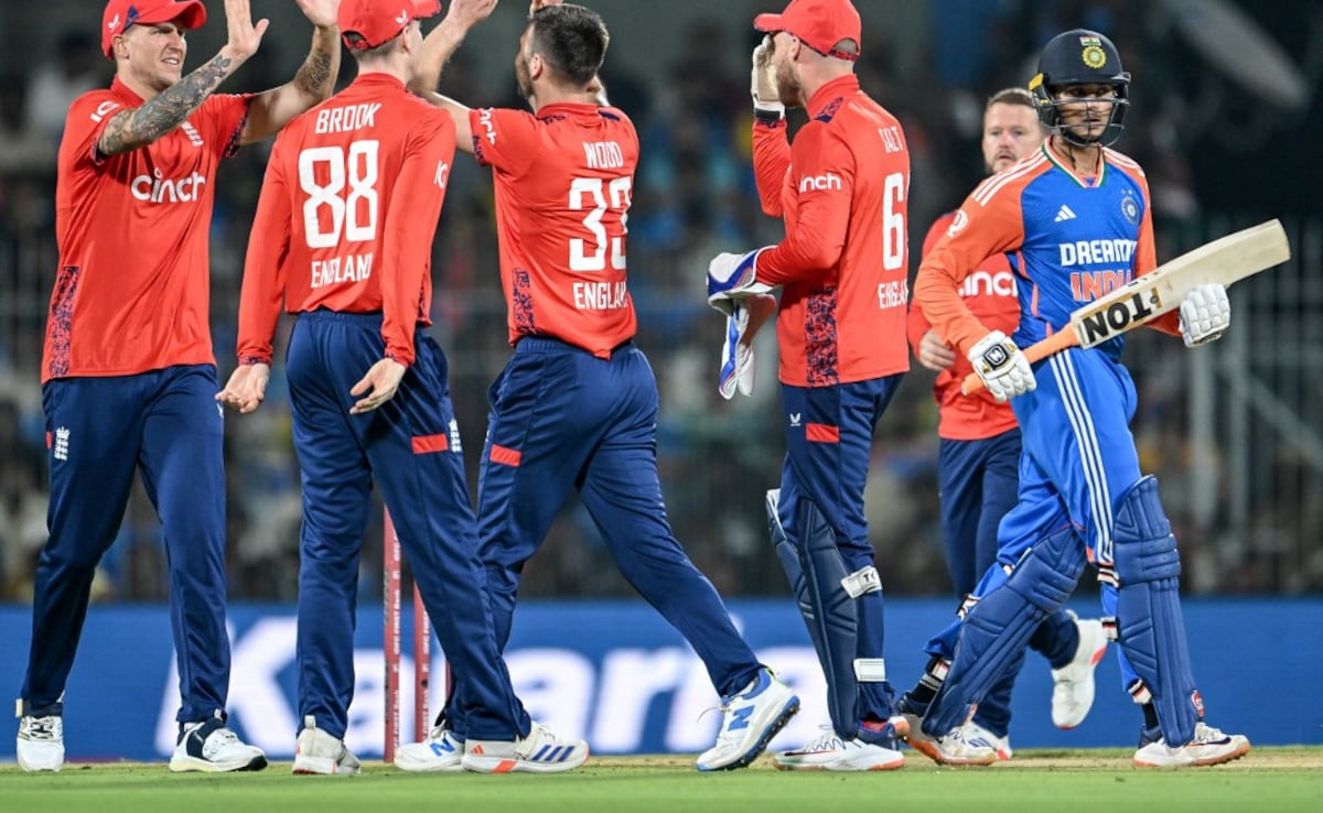 “Not Worried About Leaking Runs…”: England Fast Bowler Mark Wood’s Massive Remark