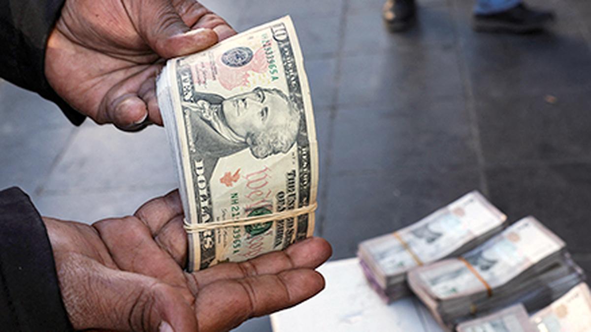 India’s forex reserves decline by .88 billionn to 3.983 billion