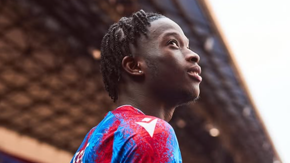 Crystal Palace signs teenage midfielder Romain Esse from Millwall