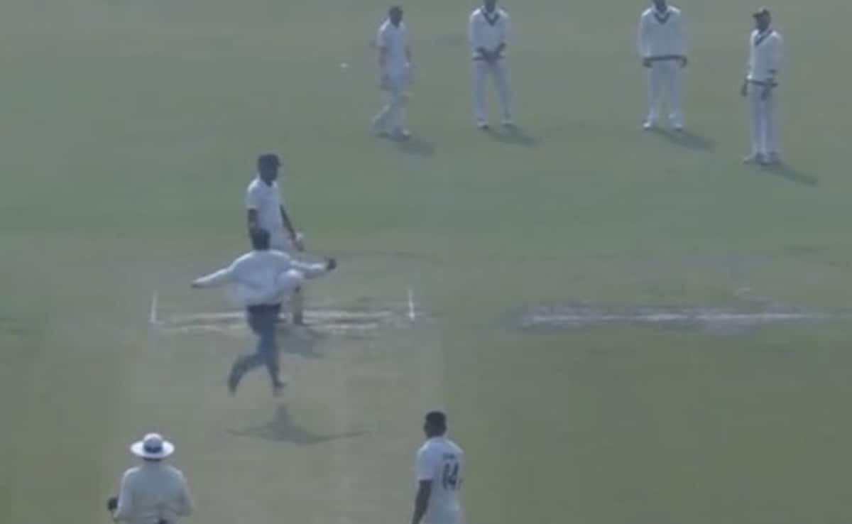 Fan Breaches Security, Touches Virat Kohli’s Feet On Ranji Trophy Return. This Happens Next. Video