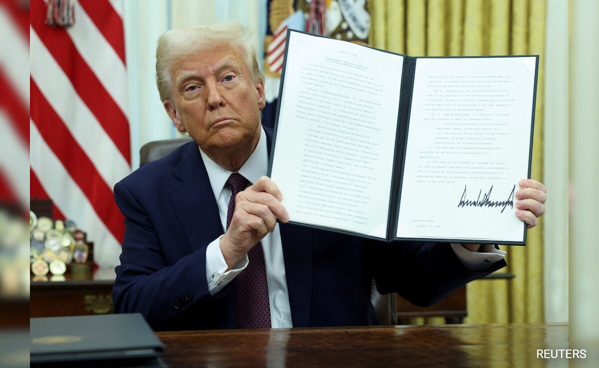 America Freezes Passport Applications With ‘X’ Sex Markers After Trump Order