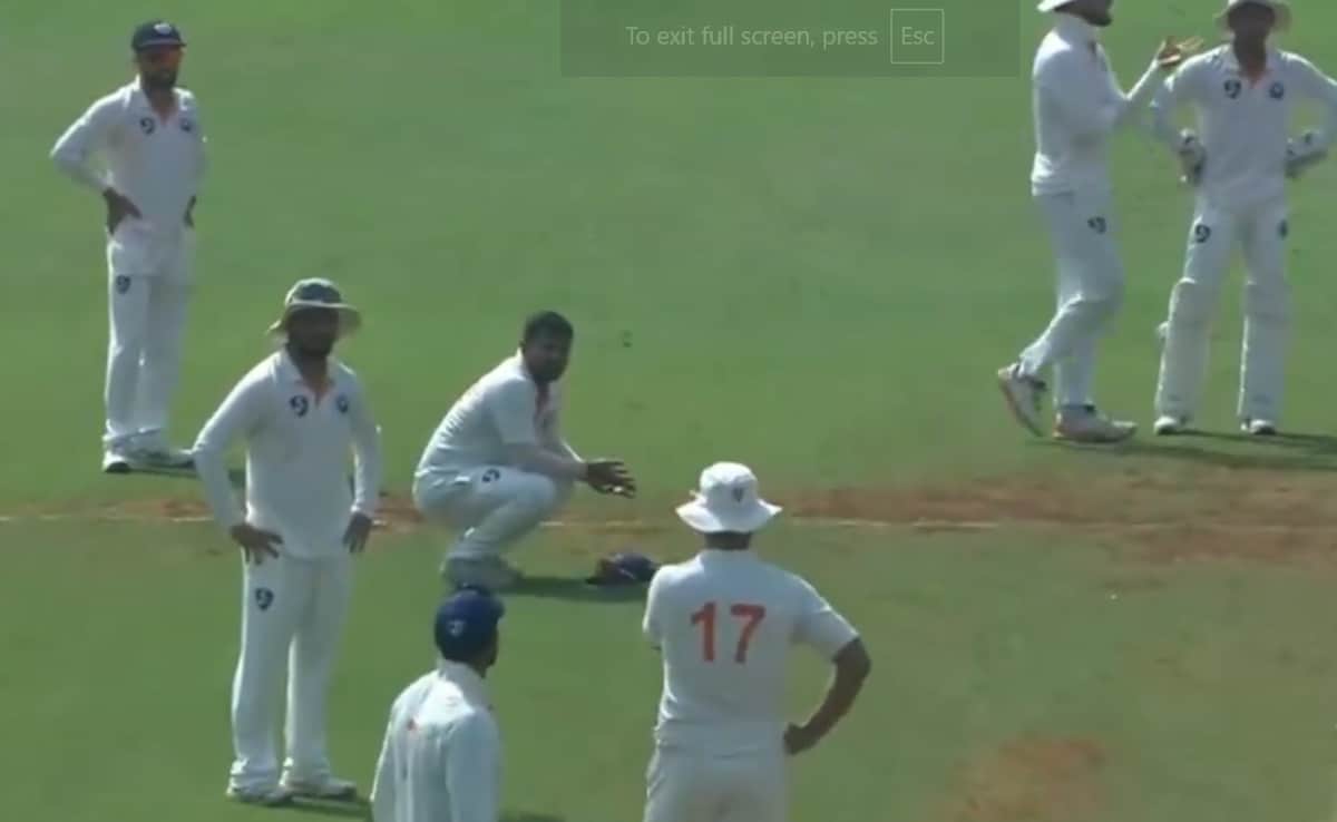 Huge Controversy In Ranji Trophy As Shreyas Iyer Survives Caught Behind Appeal. Jammu And Kashmir Players In Shock