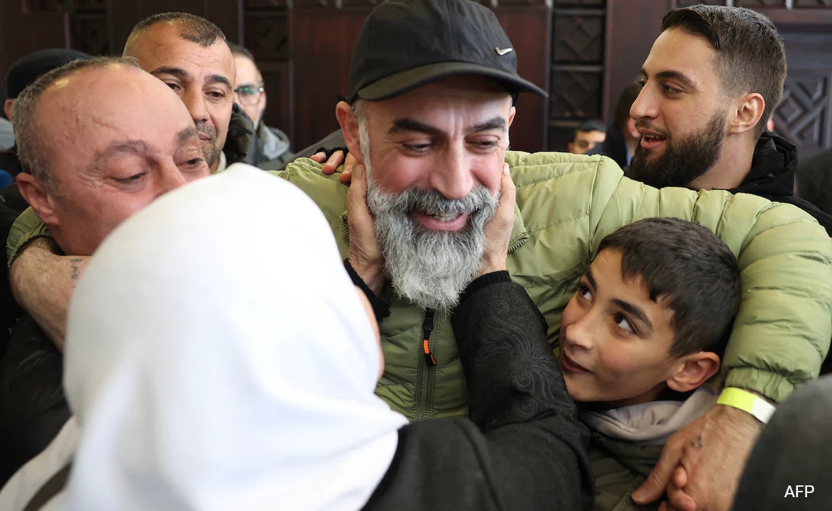 Bus Carrying Freed Palestinian Prisoners Arrives In West Bank
