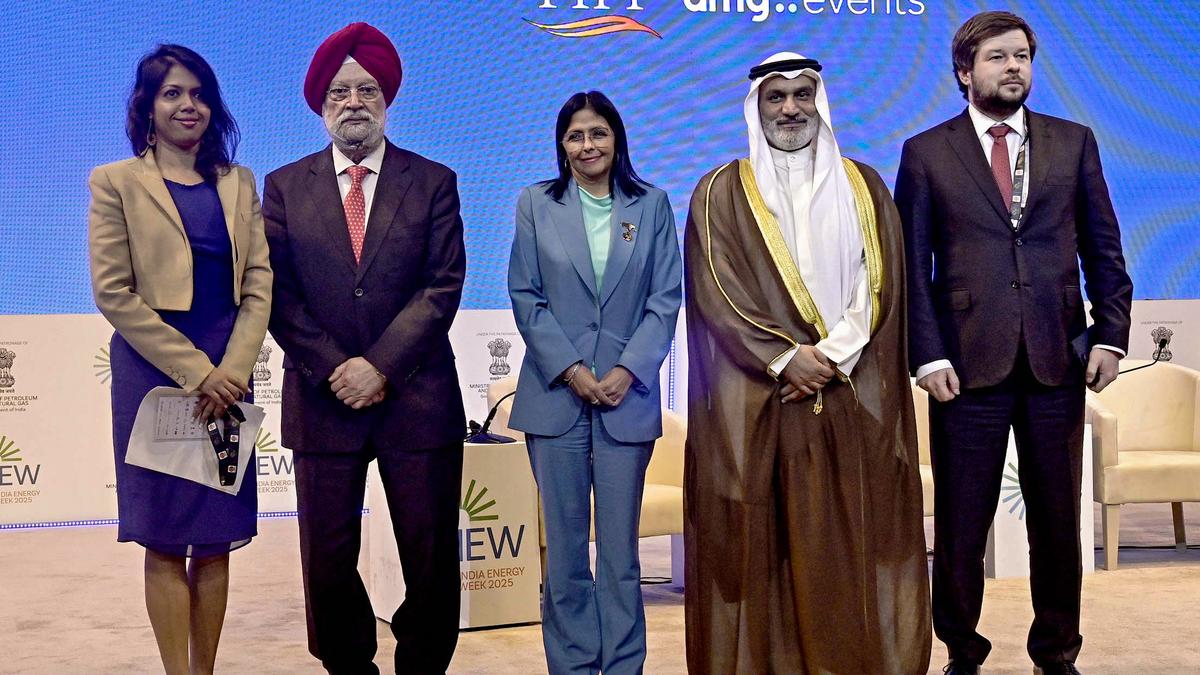 Union Minister Hardeep Singh Puri inaugurates India Energy Week 2025 