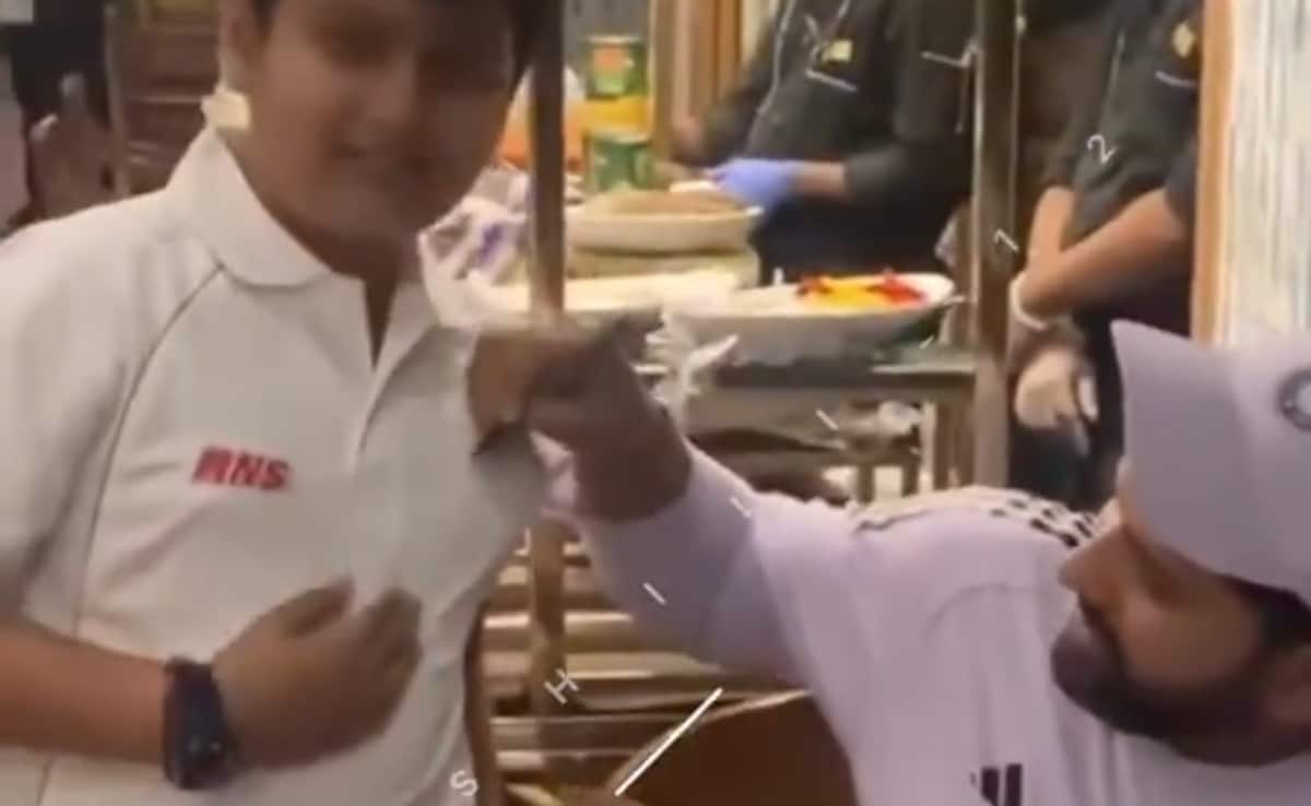 “Don’t You Do Fast Bowling?” Boy Turns Up At Rohit Sharma, Rishabh Pant’s Dinner Table For Autograph. Then…