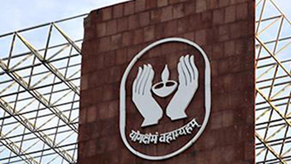 LIC Q3 net profit up 17% to ₹11,056 cr. on lower expenses, premium income 