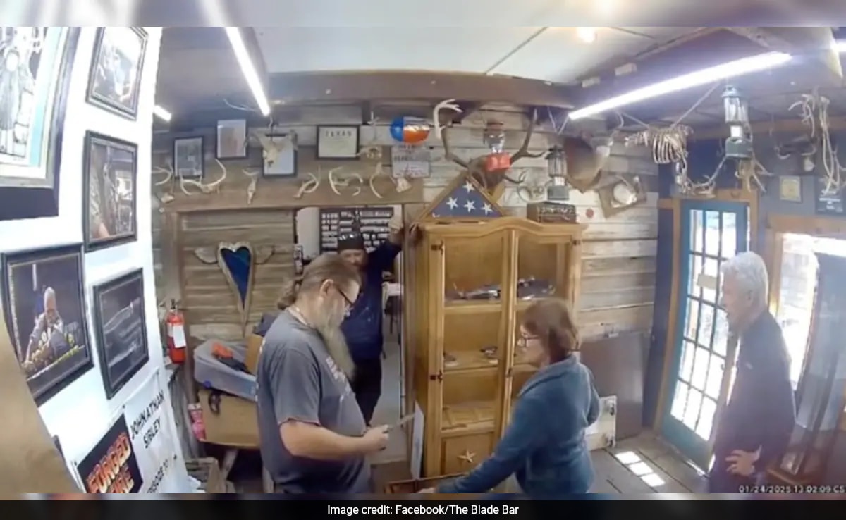 Shop Owner Refuses To ‘Re-Nazify’ Hitler Youth Knife, Wins Internet