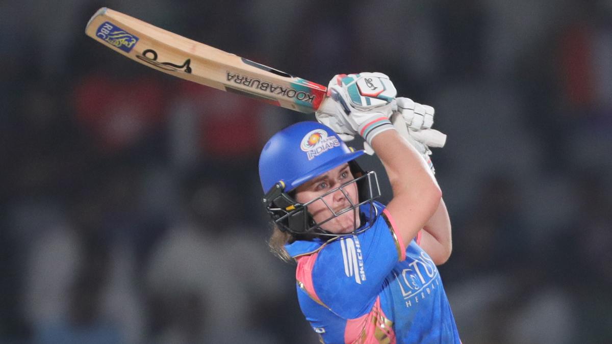 WPL | Mumbai Indians continues domination over Gujarat Giants