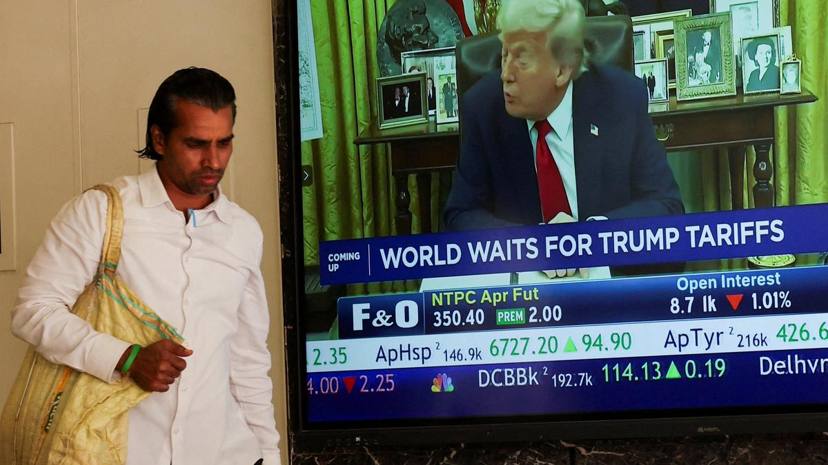 How the U.S. 25% tariff plus penalty on India impacts India’s textile, IT, auto, and pharma stocks