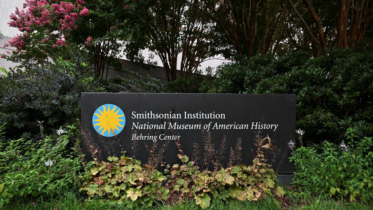 U.S. to probe Smithsonian museums to remove ‘partisan narratives’