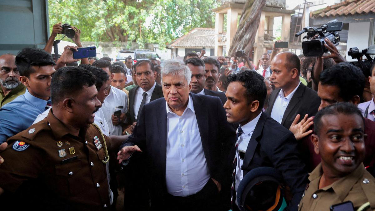 Former Sri Lankan presidents, opposition members bat for Ranil Wickremesinghe