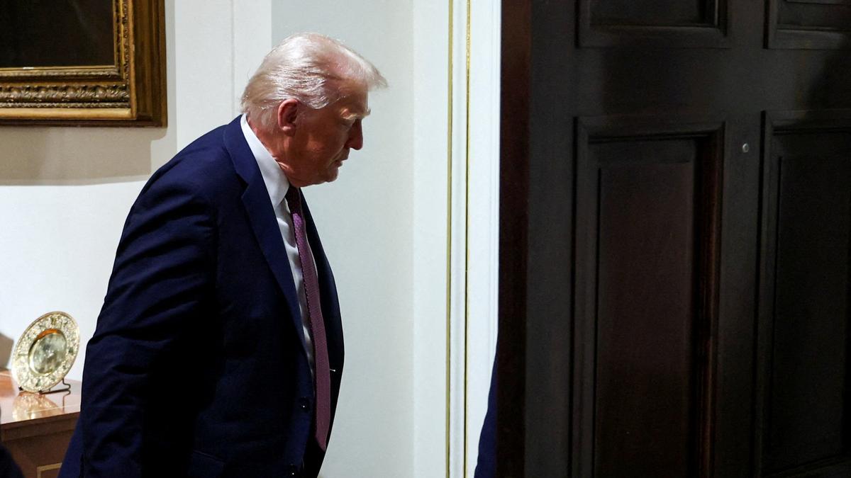 U.S. appeals court finds Trump’s global tariffs illegal, but leaves them in place now